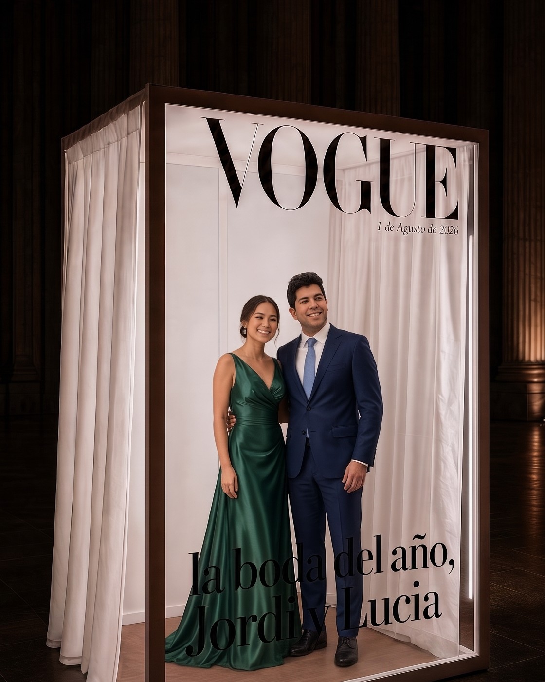 Pareja en el photocall estilo portada de revista